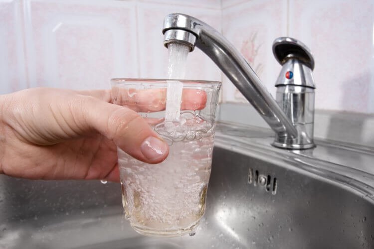 В городах Украины проверили водопроводную воду на наличие коронавируса
