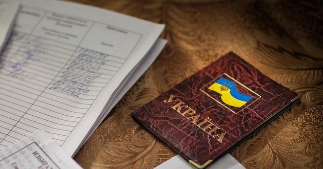 Украинцам придется менять документы: детали радикального решения Кабмина