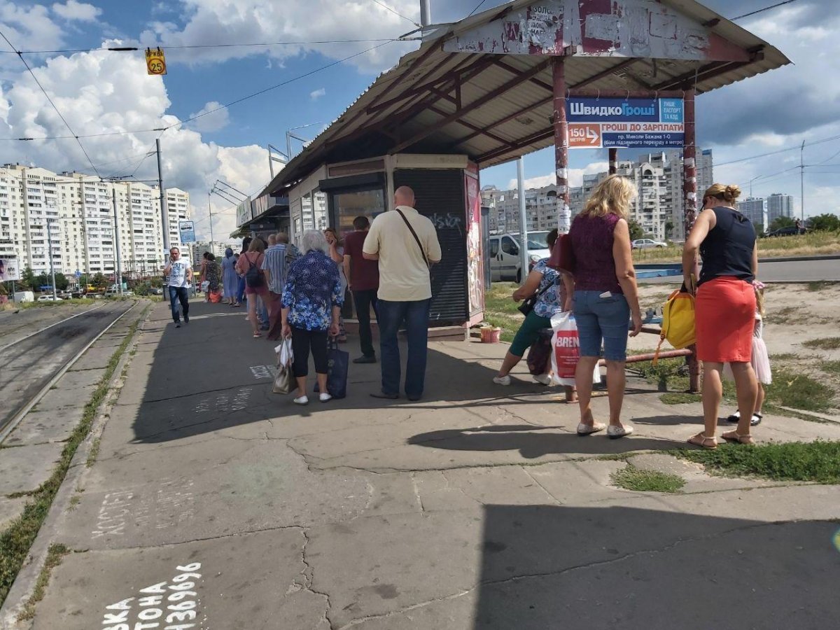 Карантин в Киеве: сколько еще носить маски в общественном транспорте