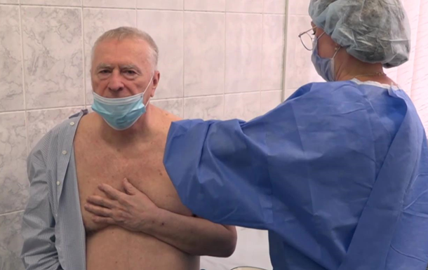 Жириновский на камеру сделал прививку от коронавируса