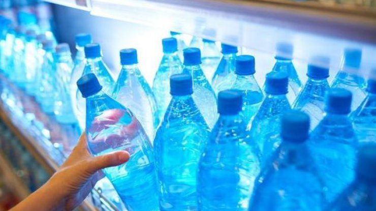Ученые утверждают, что вода в бутылках опасна для здоровья