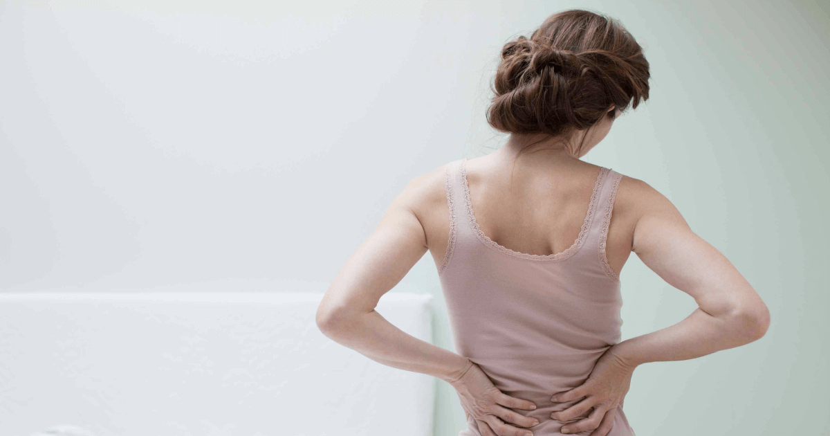 Названы 5 вредных привычек, из-за которых часто болит спина
