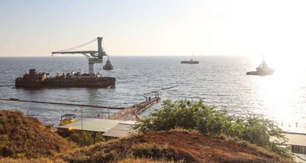 В Одессе готовятся поднимать танкер Delfi