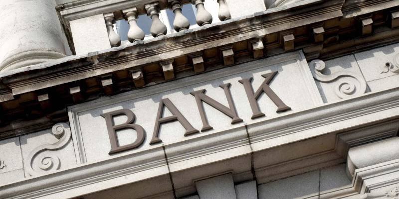 Новые правила НБУ: украинцам могут закрыть банковский счет без их ведома