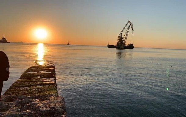 Затонувший танкер Delfi убрали с пляжа Одессы