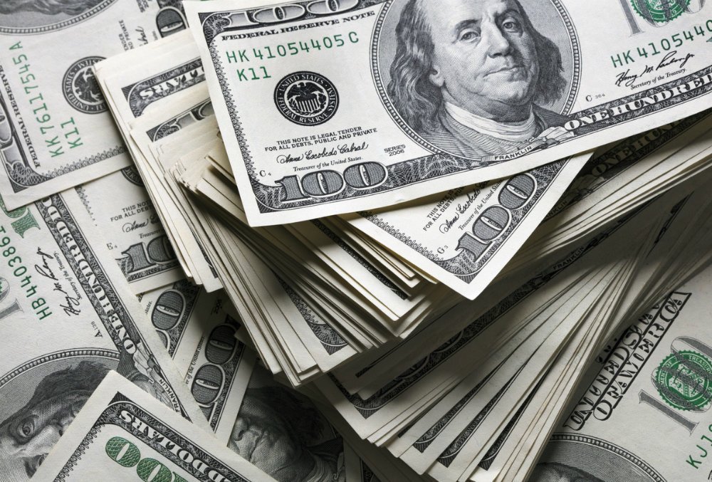 Доллар в мире становится слабым: названы причины