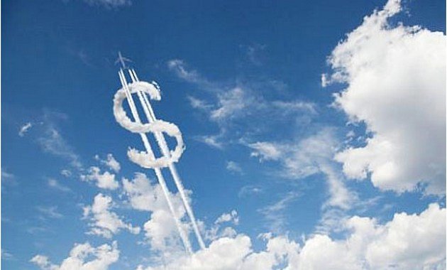 Доллар дорожает: эксперты высчитали, когда начнется ажиотажная девальвация гривни