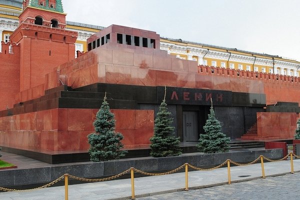 Художник из США предлагает России продать тело Ленина