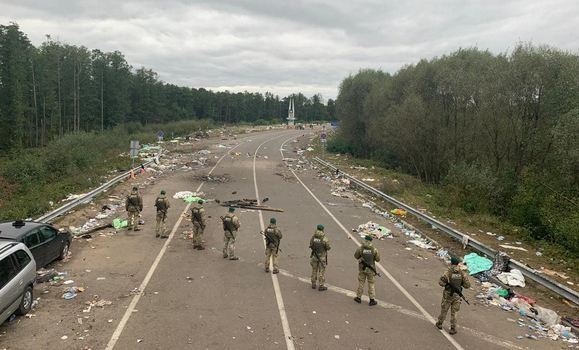 Хасиды ушли, горы мусора остались: что творится на украинской границе