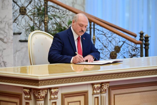 Непризнание Лукашенко Украиной: как теперь Зеленскому общаться с Минском