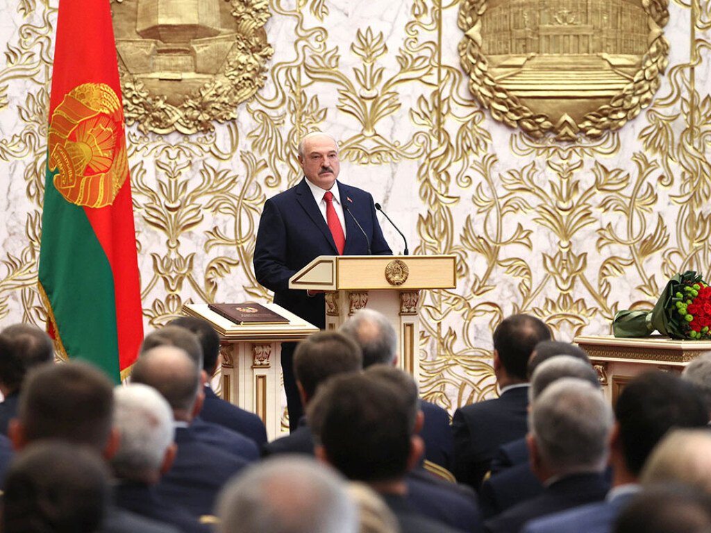 РФ и Беларусь могут обеспечить свои потребности без Запада - Лукашенко