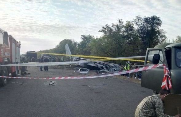 Момент авиакатастрофы под Харьковом попала на камеры видеонаблюдения