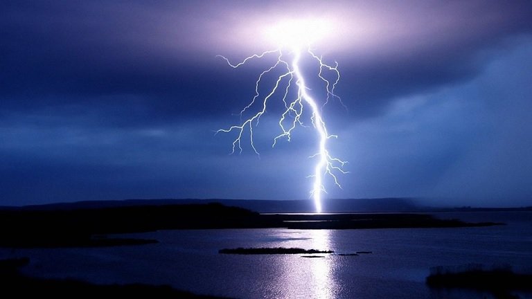 Ученые выяснили, как молния выбирает место, куда ударить