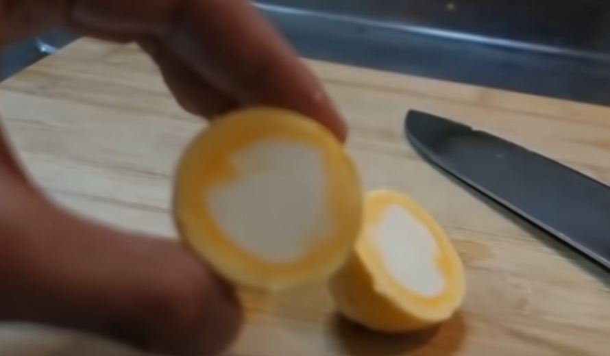 Яйца «наизнанку»: как сварить яйца, чтоб белок и желток поменялись местами