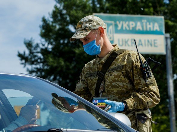 Кабмин не будет ограничивать иностранцам въезд в Украину