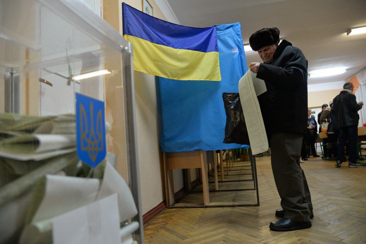 В Украине на выборы собираются пускать больных с симптомами коронавируса