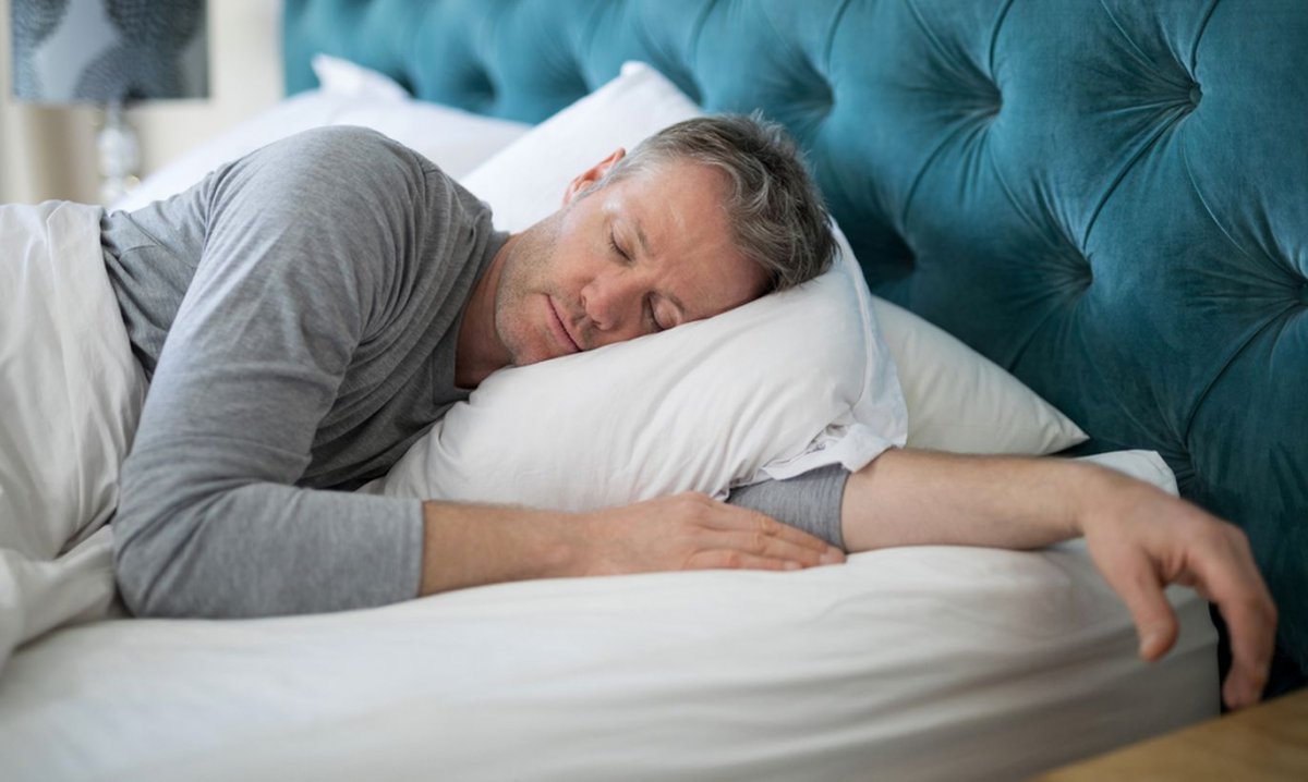 Почему мужчины засыпают сразу после интима – названа причина