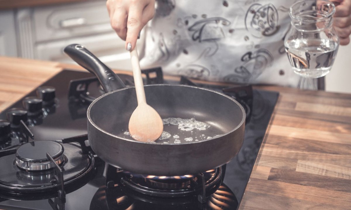 На заметку: как качественно стереть нагар со сковороды