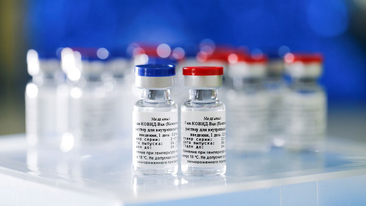 Результаты сомнительны: западные ученые не признали российскую вакцину против COVID-19
