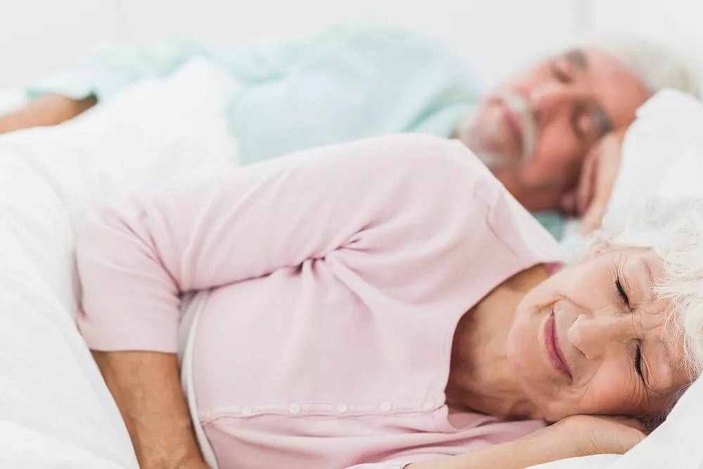 Почему пожилые люди практически всегда просыпаются очень рано