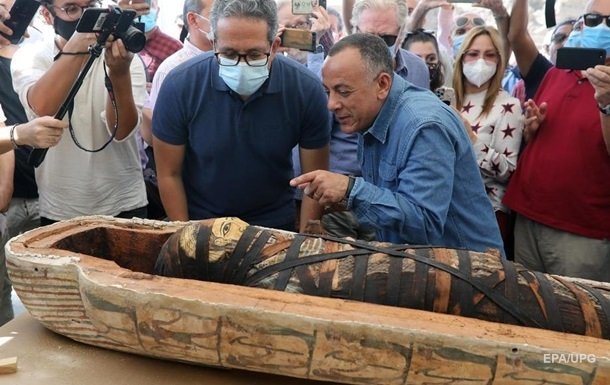 В Египте впервые открыли 2500-летний саркофаг