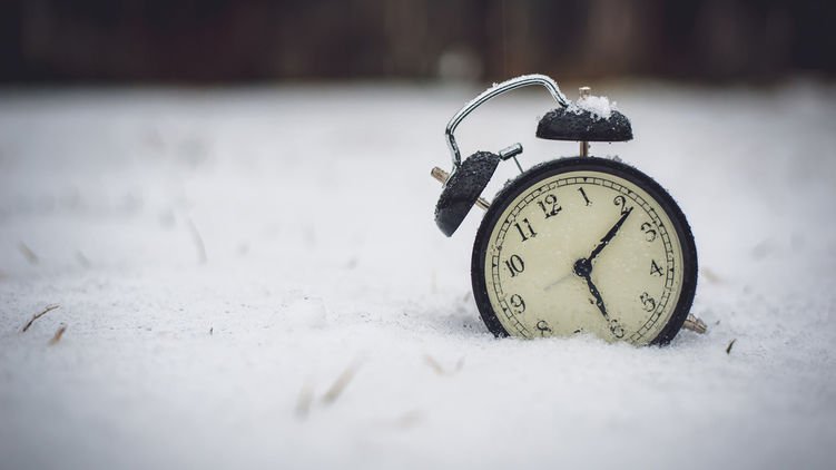 Зимнее время в Украине: когда переводить часы