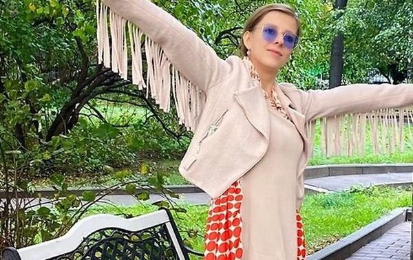 Забыла о юбке: Арзамасова смутила фанатов свежим снимком