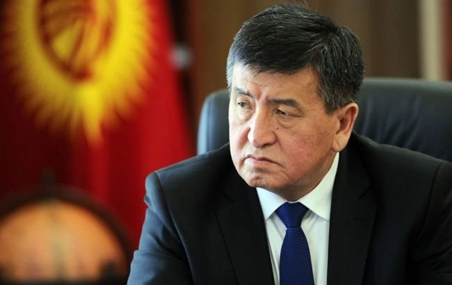 В Киргизии объявили режим ЧП, в Бишкек вводят войска