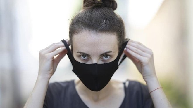 Тканевые маски: когда защищают от коронавируса, а когда увеличивают риск заражения