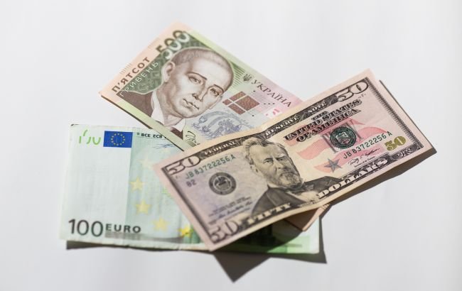 Украинцам назвали «настоящий» курс гривны к доллару