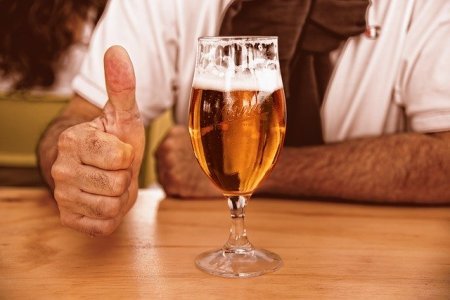 Медики назвали дозу пива, которую можно выпивать за день