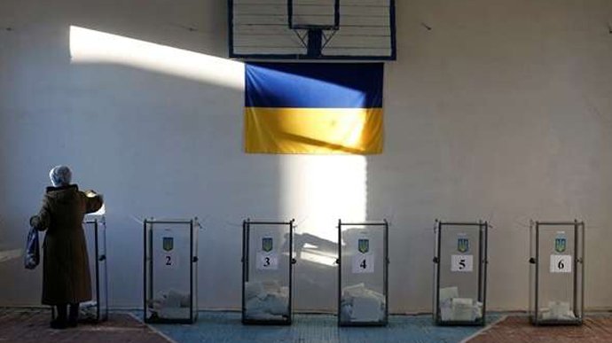 В Украине появились листовки, где предупреждают о возможном заражении COVID-19 на избирательных участках