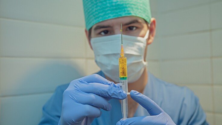 Украинскую вакцину от COVID-19 готовятся испытывать на людях