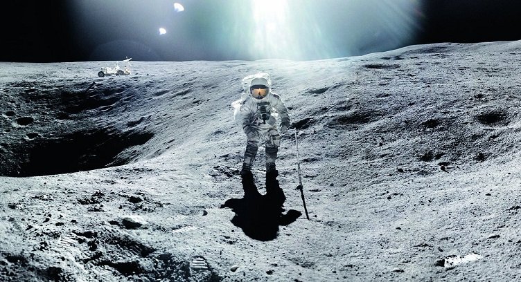 На Луне нашли огромные следы, которые не принадлежат человеку