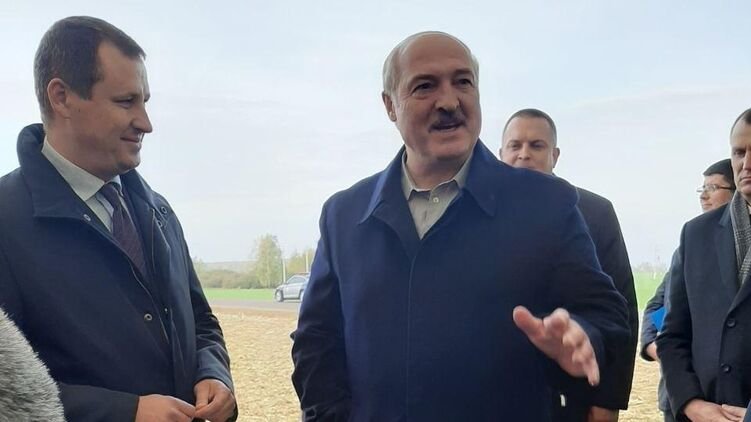 Лукашенко передал половину собранной на его участке картошки ОМОНу
