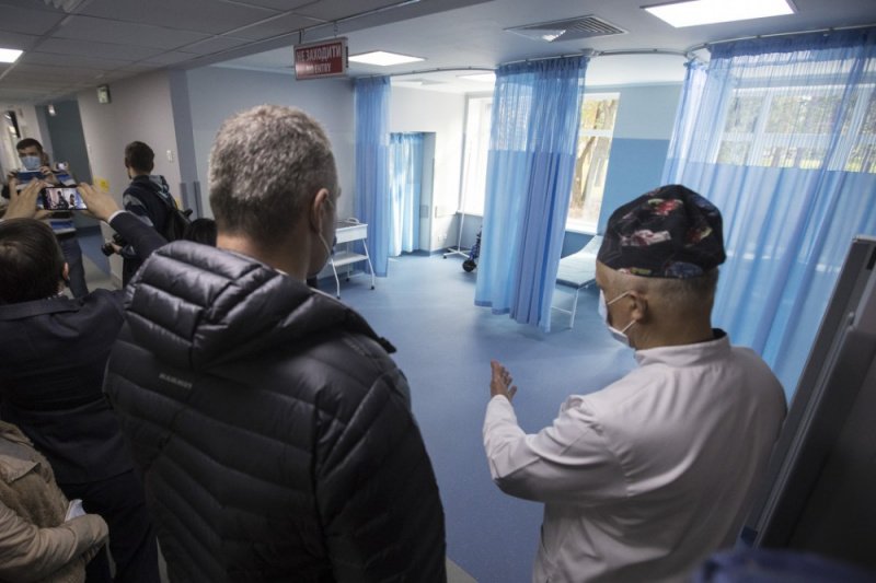 Кличко лично проверил, как отремонтировали городскую больницу