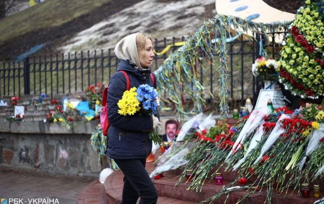 В Киеве на глазах у людей пьяный осквернил священный для украинцев памятник