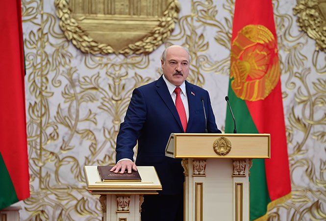 Журналисты посчитали, сколько раз с 1994 года Лукашенко обещал не держаться за власть