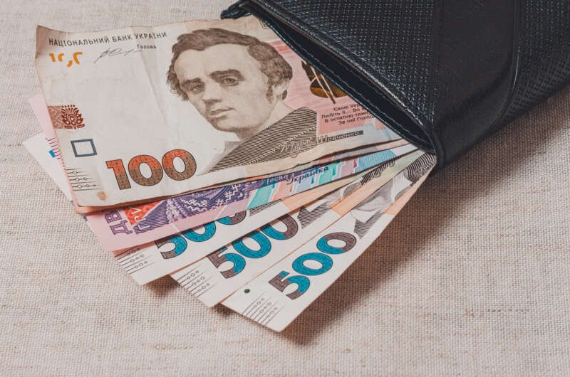 Сколько украинцев получают официальную зарплату – данные ГНС