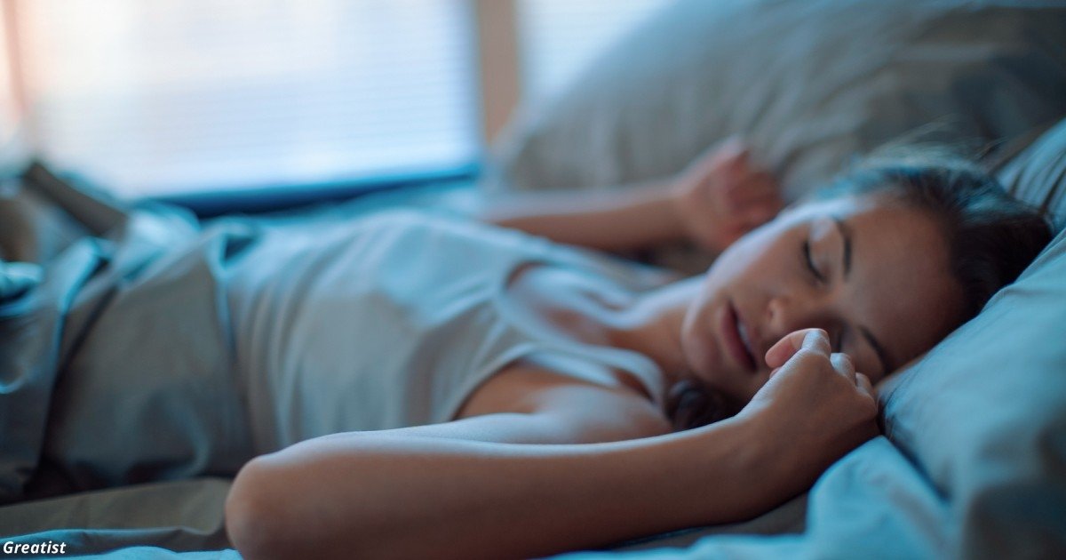 Почему большую часть ночи надо спать на спине – пять причин