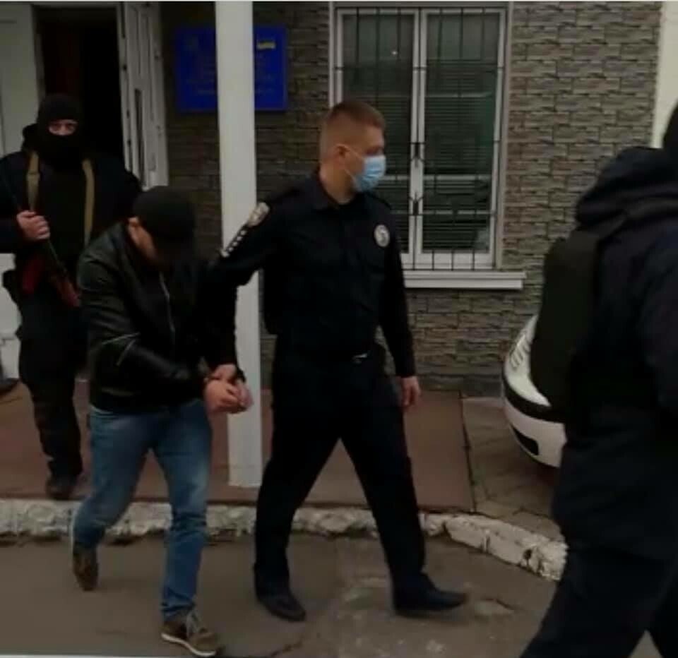 В Винницкой области под покровом ночи двое мужчин напали на избирательную комиссию