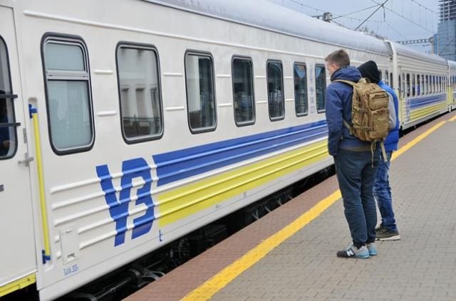 В "Укрзализныце" заговорили об ограничении продажи билетов на поезда до 50%