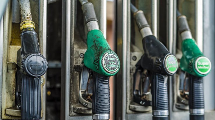 Стоимость топлива в Украине: сколько бензина можно купить на среднюю зарплату