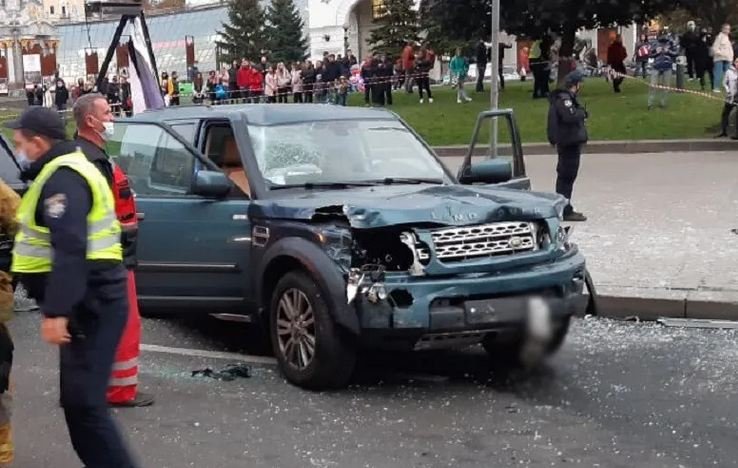 На Майдане в Киеве машина задавила шесть человек, двух на смерть