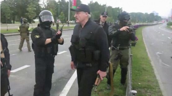 "В плен брать не будут": Лукашенко официально пригрозил протестующим расправами