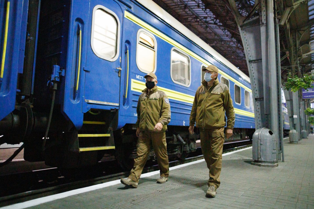 В ночных поездах появилась военизированная охрана: как это работает