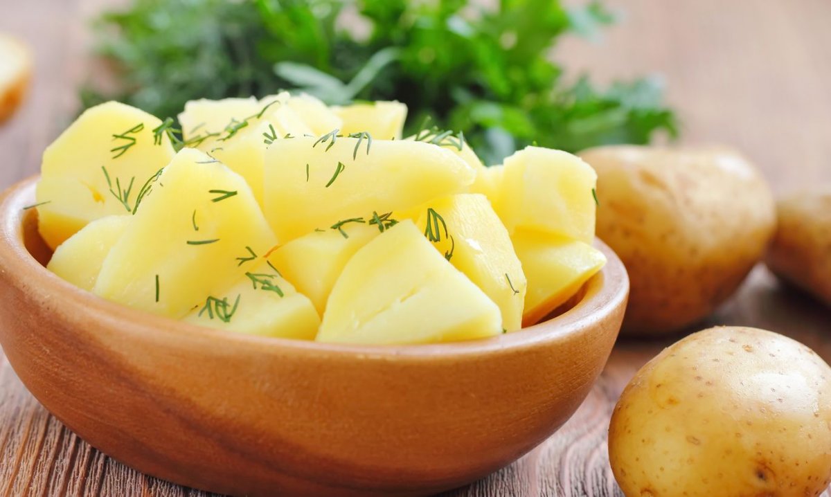 Многие хозяйки совершают эту ошибку во время варки картофеля