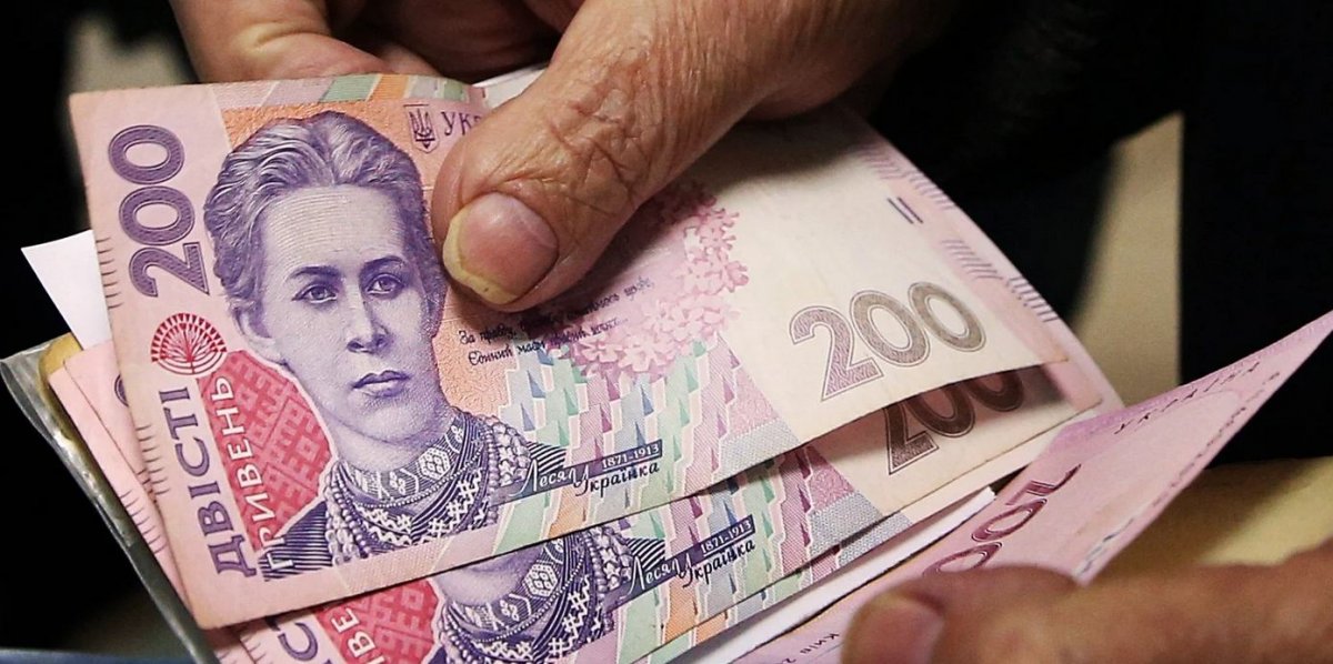 С января к пенсии добавят 300 грн: кто может рассчитывать на прибавку