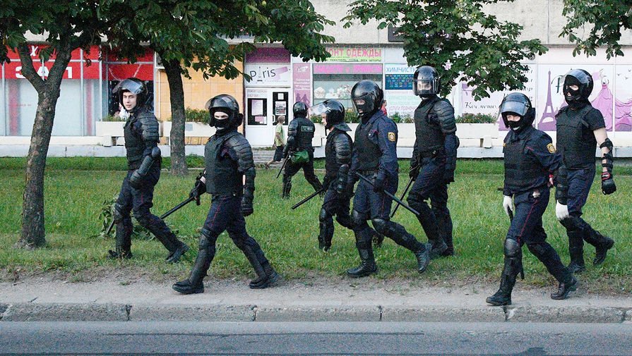 Марш против террора: на улицах Минска звучат выстрелы