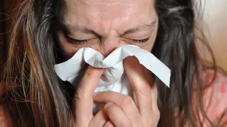 Медики назвали главные отличия в передаче Covid-19 и гриппа